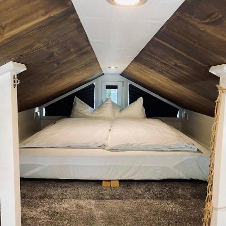 Tiny House Ems Im Pier9 Tiny House Hotel Hamm  Exterior photo